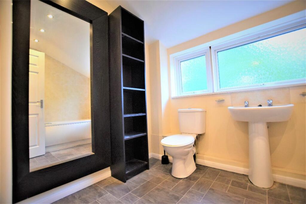 Additional image 3 of 5 Bed Student Home - Teddington Close