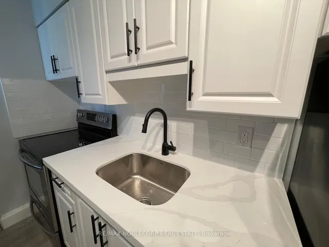 Additional image 6 of 5 Applewood Ave Unit 2