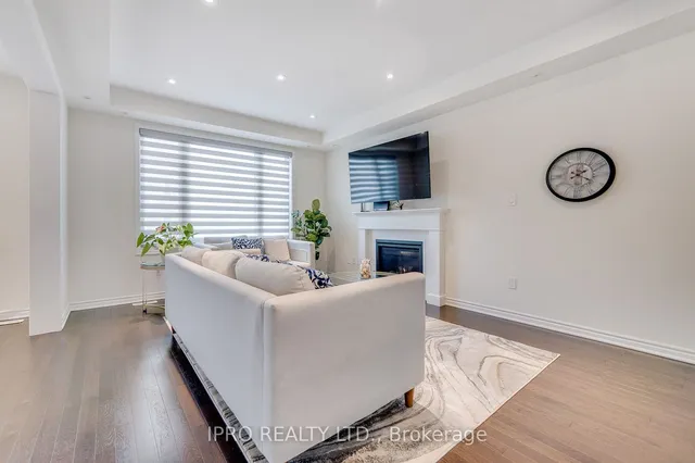 Additional image 11 of 692 Kennedy Circ