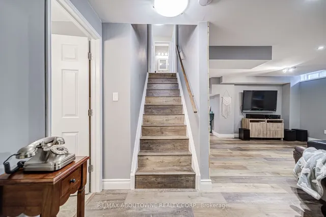 Additional image 35 of 2116 Newell Cres