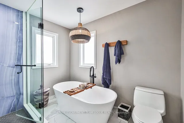 Additional image 20 of 353 Canyon Cres