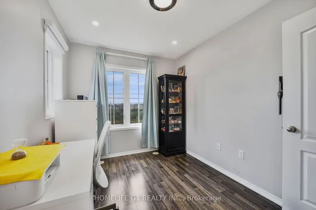 Additional image 33 of 2500 Post Rd Unit 30