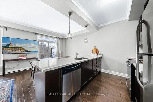 Additional image 14 of 75 Southshore Cres