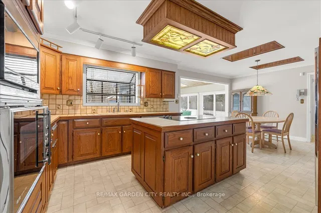 Additional image 19 of 34 Acredale Dr