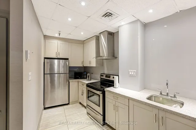 Additional image 39 of 50 Eglinton Ave Unit 501