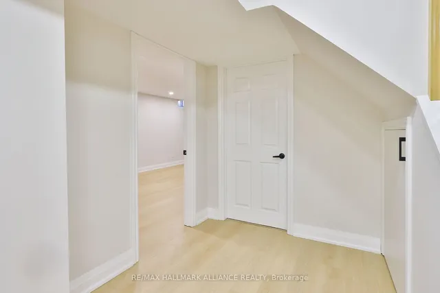 Additional image 32 of 411 Barclay Cres