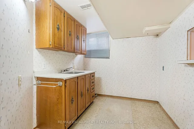 Additional image 32 of 59 Mountain Ave