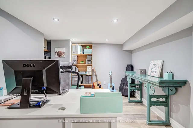 Additional image 38 of 2116 Newell Cres