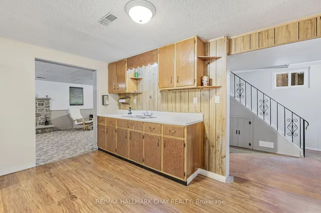 Additional image 24 of 405 Broadway Ave