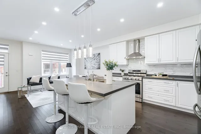 Additional image 11 of 483 Manhattan Common