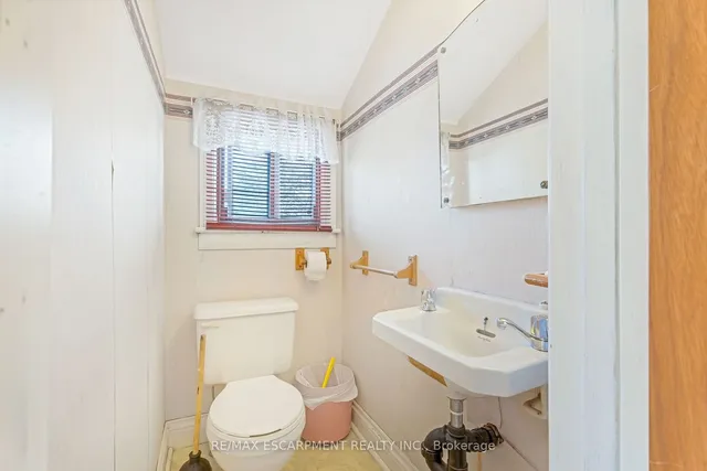 Additional image 25 of 59 Mountain Ave