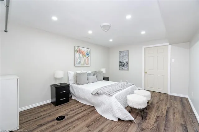 Additional image 34 of 43 Markham Cres