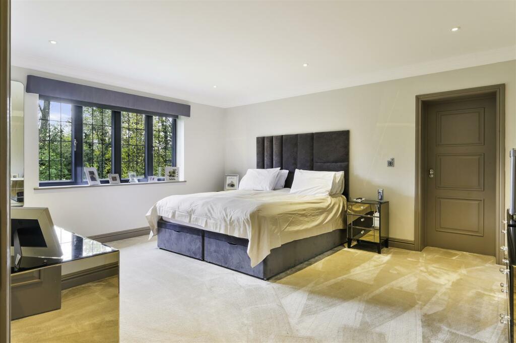 Additional image 20 of Woodcote Park Avenue, Purley