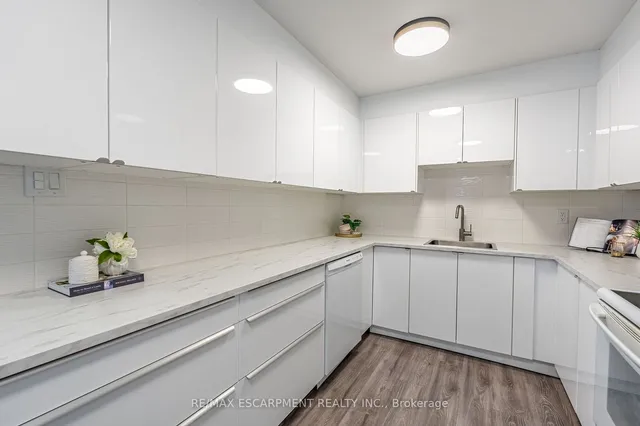 Additional image 11 of 1050 Falgarwood Dr Unit 125