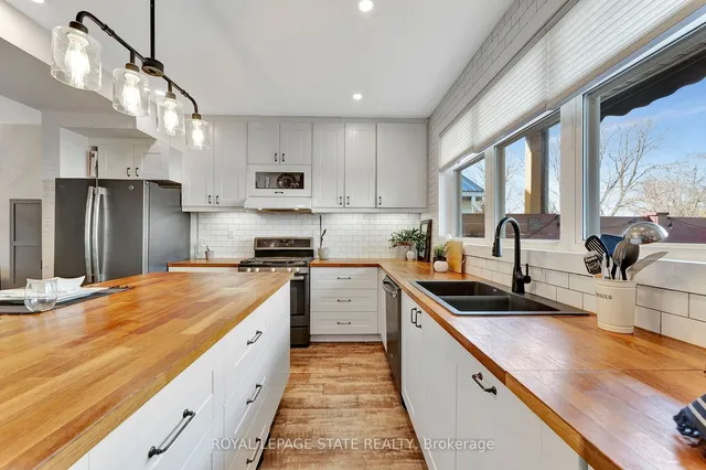 Additional image 11 of 53 Woodbine Cres