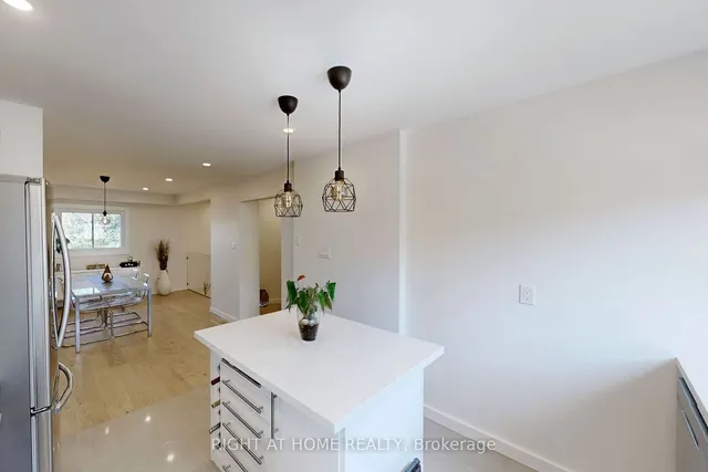 Additional image 20 of 400 Bloor St Unit 6