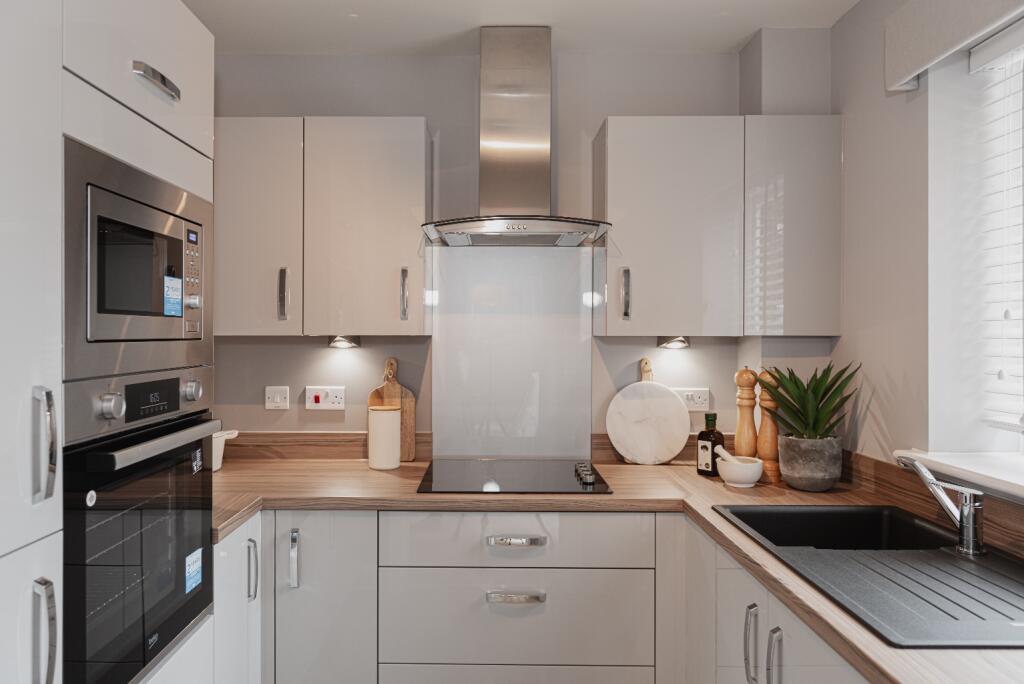 Additional image 13 of Woodcote Valley Rd, Purley