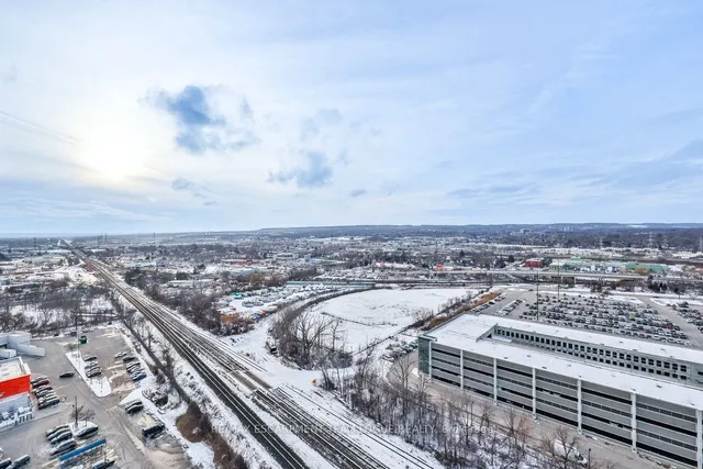 Additional image 32 of 2081 Fairview St Unit 1901