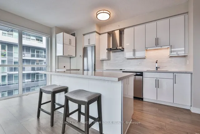 Additional image 15 of 2081 Fairview St Unit 1901