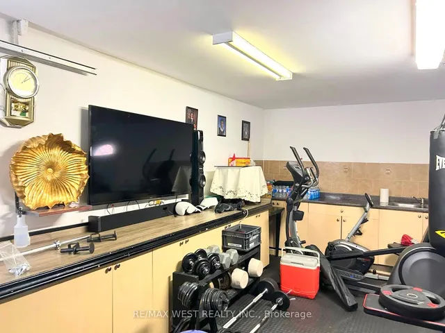 Additional image 26 of 9 Sledman St