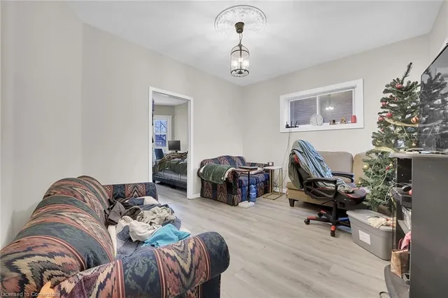 Additional image 16 of 76 Wellington St N/S St