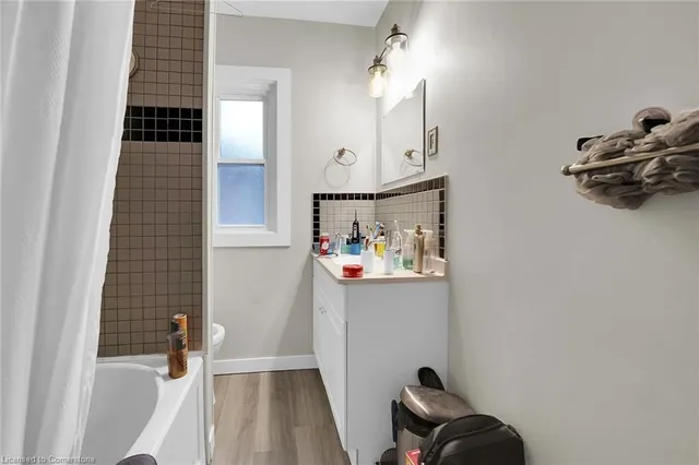 Additional image 22 of 76 Wellington St N/S St