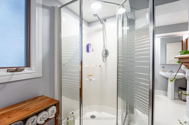 Additional image 15 of 31 Mountain Park Ave