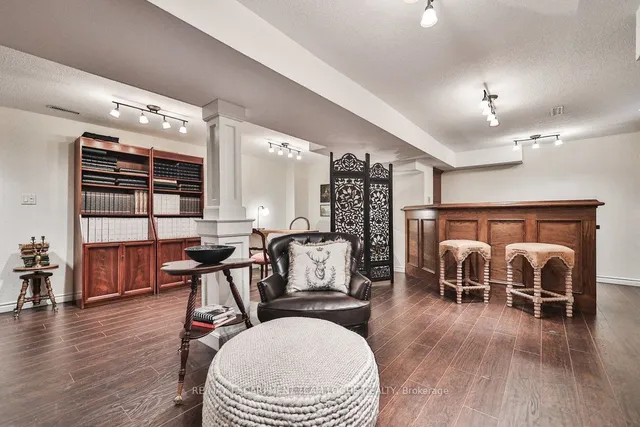 Additional image 35 of 2215 Vista Dr