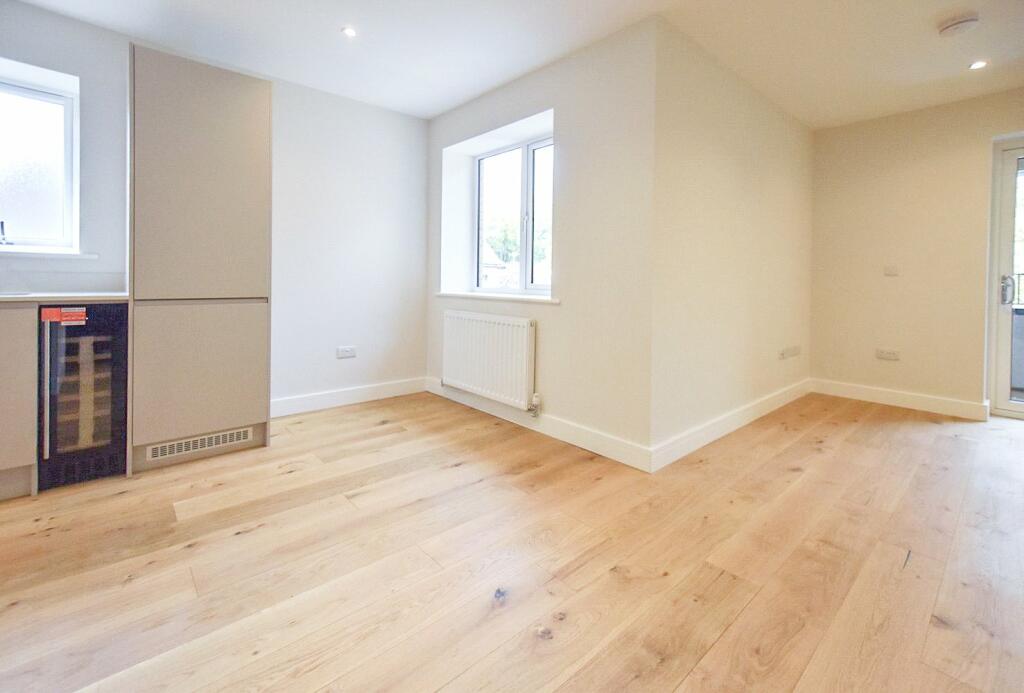 Additional image 5 of Flat 6, Endlesham Court,, 131 Woodcote Valley Road,, Purley, CR8