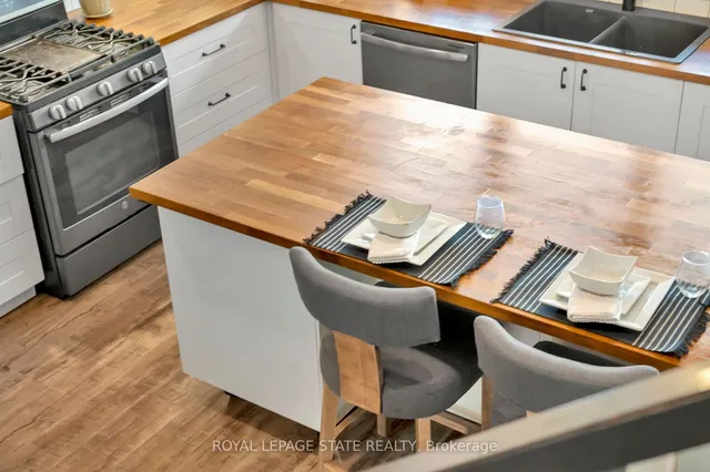 Additional image 14 of 53 Woodbine Cres