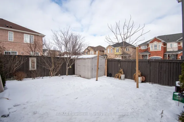 Additional image 33 of 635 Willmott Cres