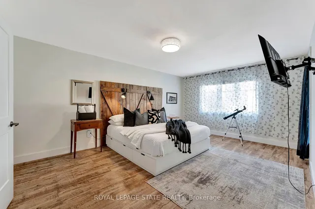 Additional image 22 of 53 Woodbine Cres