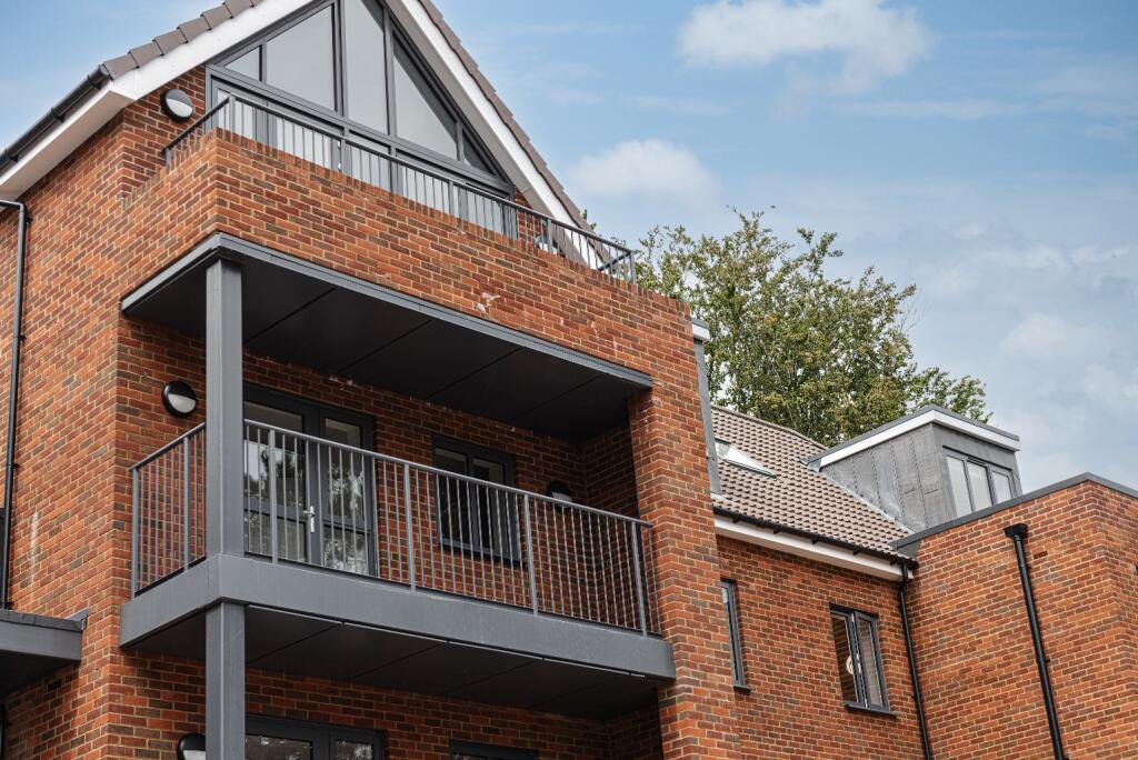 Additional image 25 of Woodcote Valley Road, Medford House, Purley