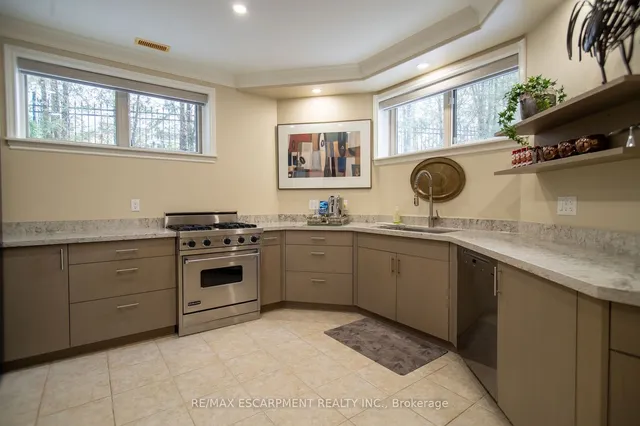 Additional image 29 of 56 Cameo St