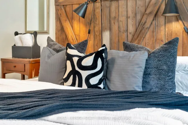 Additional image 24 of 53 Woodbine Cres