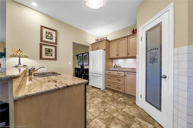 Additional image 33 of 61 Cloverleaf Dr Unit 2