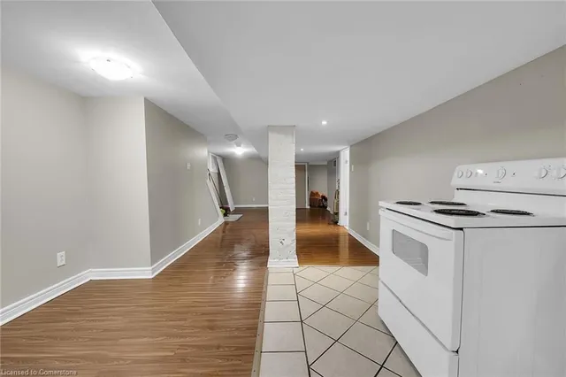 Additional image 41 of 76 Wellington St N/S St