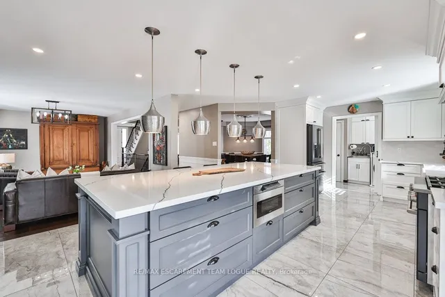 Additional image 11 of 353 Canyon Cres