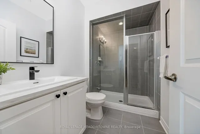 Additional image 37 of 383 Main St Unit 618