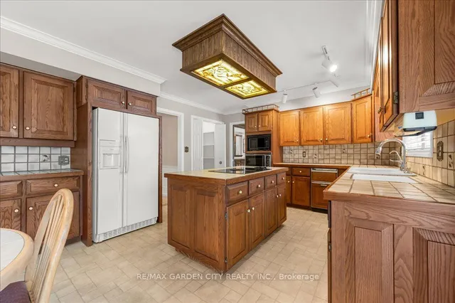 Additional image 18 of 34 Acredale Dr