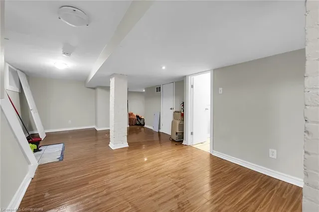 Additional image 42 of 76 Wellington St N/S St