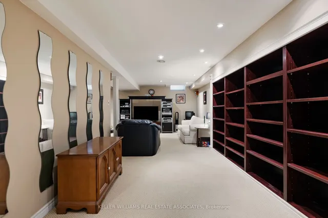 Additional image 31 of 728 Spanish Moss Tr