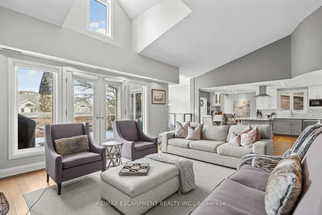 Additional image 6 of 3230 New St Unit 3