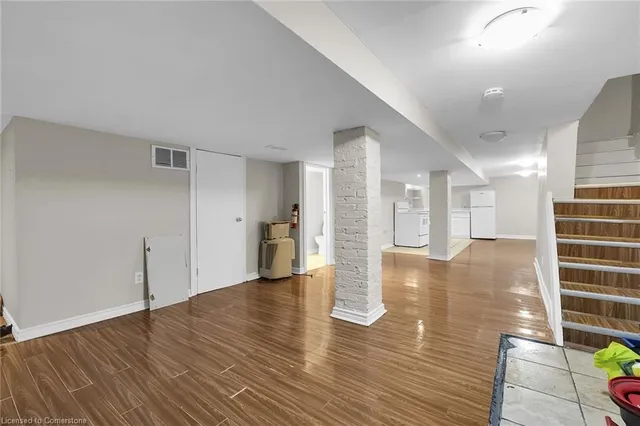 Additional image 36 of 76 Wellington St N/S St