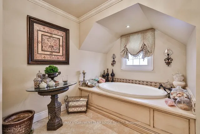 Additional image 24 of 2215 Vista Dr