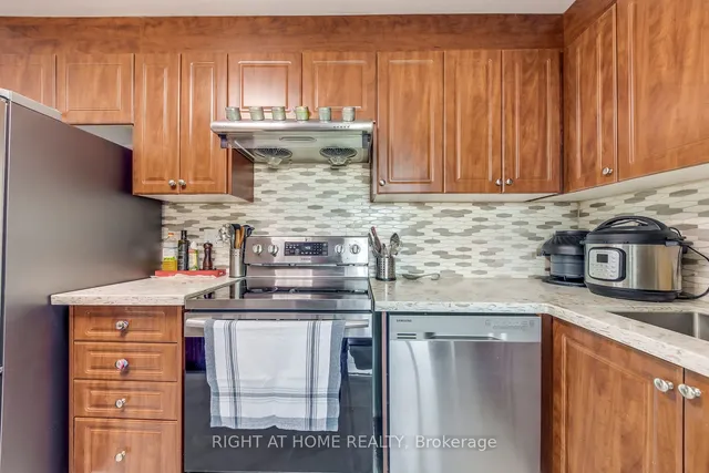 Additional image 13 of 3700 Kaneff Cres Unit 1412