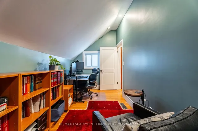 Additional image 25 of 31 Mountain Park Ave