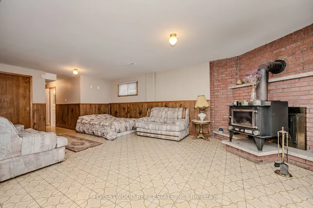 Additional image 24 of 924 Lovingston Cres