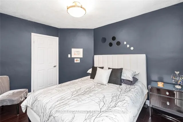 Additional image 18 of 865 Queensdale Ave