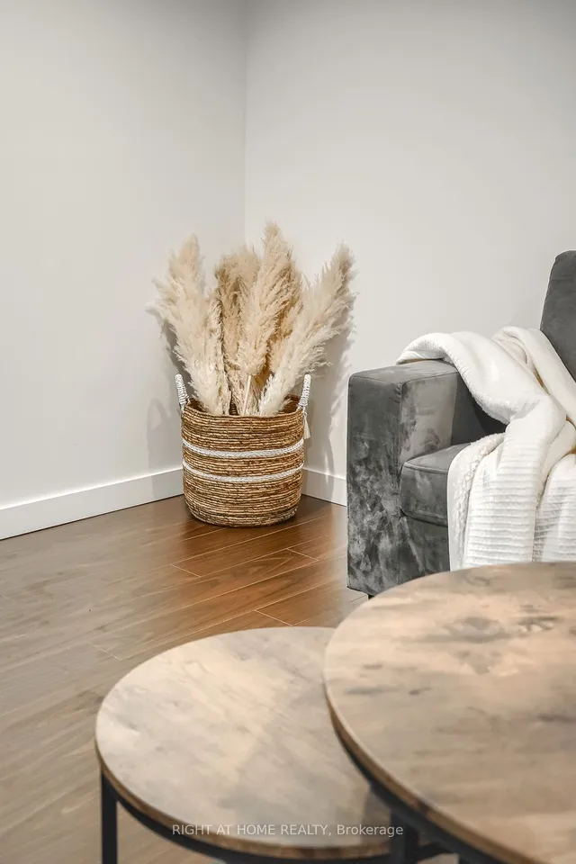 Additional image 40 of 108 King St